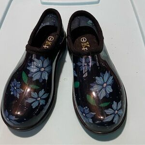 Stylish Floral Black Mules- size 7!
